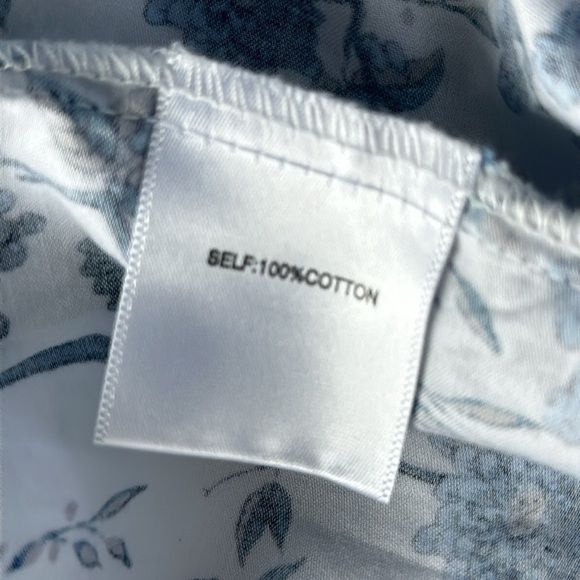 Francesca's top white blue floral bell sleeves size XS fresh clean - Picture 7 of 9